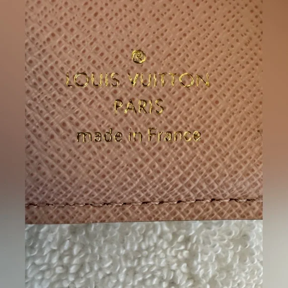 🚨SOLD🚨Louis Vuitton with COA Damier Ebene Zoe Wallet Rose Ballerine. - Picture 8 of 13